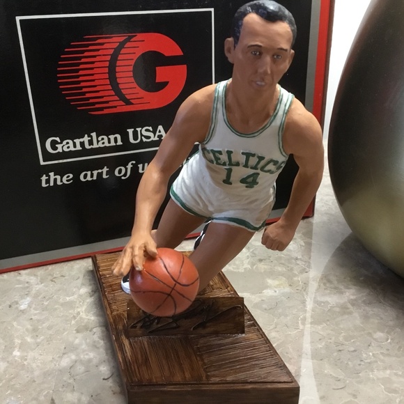 Bob Cousy 14 “Smooth Operator “ #293 of 5,000 made worldwide. BOSTON CELTICS FAN - Picture 9 of 16